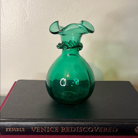 Bischoff Glass Hand Blown Vintage Green Ruffle Top Bud Vase w Decorative Ring - Picture 5 of 7